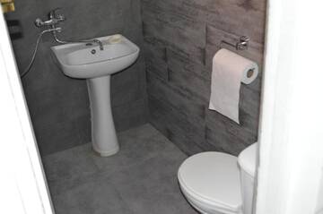 Фото номера Четырехместный номер с собственной ванной комнатой Гостевой дом Guest House Ma-Li г. Тбилиси 4