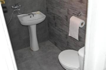 Фото номера Четырехместный номер с собственной ванной комнатой Гостевой дом Guest House Ma-Li г. Тбилиси 8