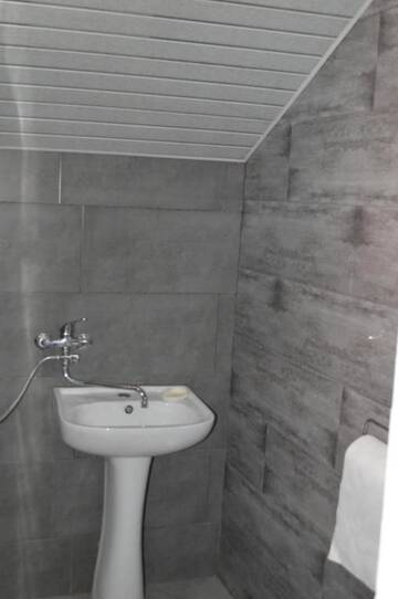 Фото номера Четырехместный номер с собственной ванной комнатой Гостевой дом Guest House Ma-Li г. Тбилиси 9