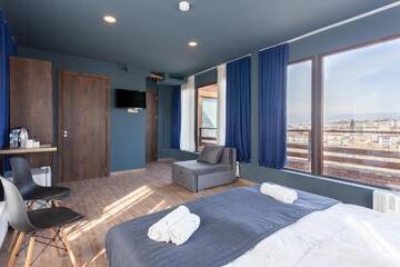 Фото номера Двухместный номер с 1 кроватью и террасой Отель Tabori Terrace г. Тбилиси 8