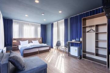 Фото номера Двухместный номер с 1 кроватью и террасой Отель Tabori Terrace г. Тбилиси 13