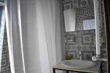 Фото номера Бюджетный двухместный номер с 1 кроватью Отель Tabori Terrace г. Тбилиси 5