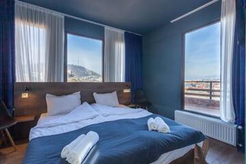 Фото номера Двухместный номер Делюкс с 1 кроватью и балконом Отель Tabori Terrace г. Тбилиси 6