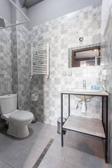 Фото номера Трехместный номер с балконом Отель Tabori Terrace г. Тбилиси 7