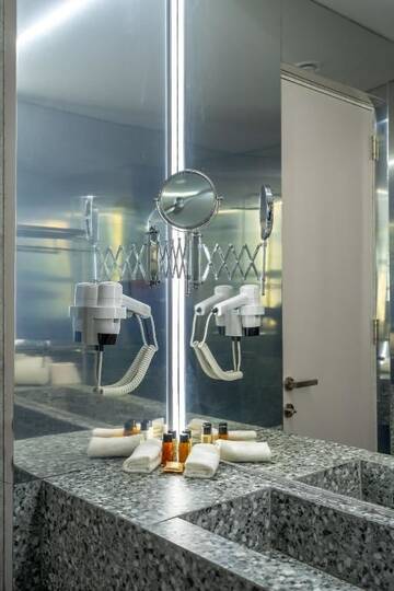 Фото номера Стандартный двухместный номер с 1 кроватью Отель Platforma Design Hotel г. Тбилиси 21