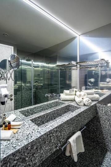 Фото номера Стандартный двухместный номер с 1 кроватью Отель Platforma Design Hotel г. Тбилиси 19