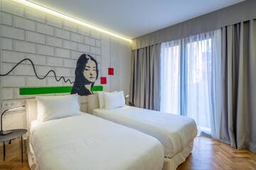 Фото номера Стандартный двухместный номер с 2 отдельными кроватями Отель Platforma Design Hotel г. Тбилиси 2