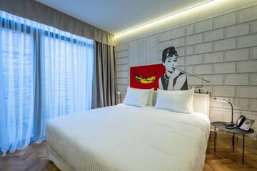 Фото номера Стандартный двухместный номер с 1 кроватью Отель Platforma Design Hotel г. Тбилиси 2