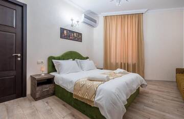Фото номера Большой двухместный номер с 1 кроватью Отель Golden Light Hotel г. Тбилиси 10