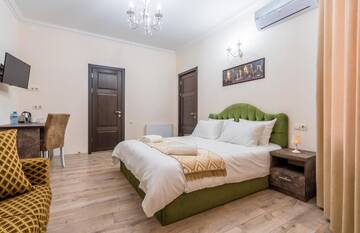 Фото номера Большой двухместный номер с 1 кроватью Отель Golden Light Hotel г. Тбилиси 11