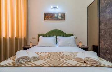 Фото номера Большой двухместный номер с 1 кроватью Отель Golden Light Hotel г. Тбилиси 5