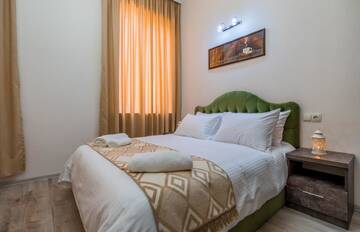Фото номера Большой двухместный номер с 1 кроватью Отель Golden Light Hotel г. Тбилиси 6