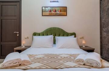 Фото номера Большой двухместный номер с 1 кроватью Отель Golden Light Hotel г. Тбилиси 5