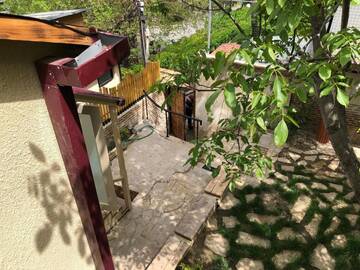 Фото номера Четырехместный номер с общей ванной комнатой Гостевой дом Betlem House Tbilisi г. Тбилиси 45