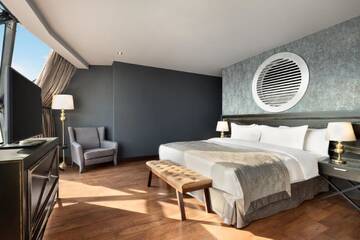 Фото номера Президентский люкс Отель Wyndham Grand Tbilisi г. Тбилиси 2