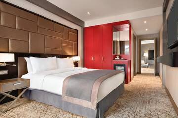 Фото номера Люкс Wyndham Club Отель Wyndham Grand Tbilisi г. Тбилиси 5