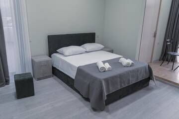 Фото номера Двухместный номер с 1 кроватью и террасой Отель Avlabari Terrace Rooms г. Тбилиси 2