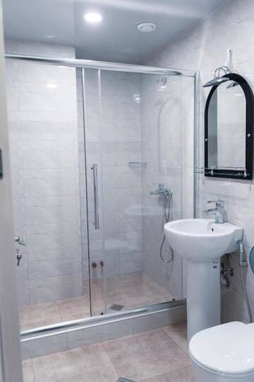 Фото номера Двухместный номер Делюкс с 1 кроватью и балконом Отель Avlabari Terrace Rooms г. Тбилиси 7