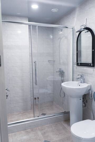 Фото номера Двухместный номер Делюкс с 1 кроватью и балконом Отель Avlabari Terrace Rooms г. Тбилиси 5