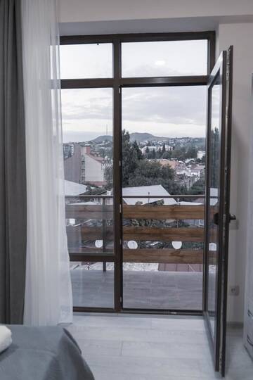 Фото номера Двухместный номер Делюкс с 1 кроватью и балконом Отель Avlabari Terrace Rooms г. Тбилиси 5