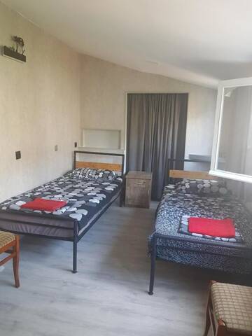 Фото номера Бюджетный двухместный номер с 2 отдельными кроватями Отель Kiev Hotel г. Тбилиси 2