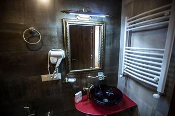 Фото номера Двухместный номер с 1 кроватью и балконом Отель Wine Hills г. Тбилиси 9