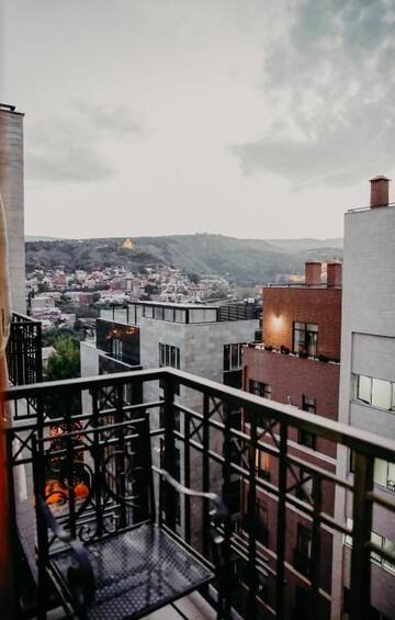 Фото номера Двухместный номер с 1 кроватью и балконом Отель Avlabari Terrace г. Тбилиси 3