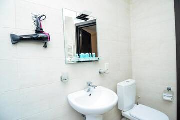 Фото номера Двухместный номер с 1 кроватью и балконом Отель Avlabari Terrace г. Тбилиси 11