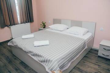 Фото номера Двухместный номер с 1 кроватью Отели типа «постель и завтрак» Red Hotel г. Тбилиси 4
