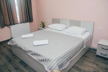 Фото номера Двухместный номер с 1 кроватью Отели типа «постель и завтрак» Red Hotel г. Тбилиси 6