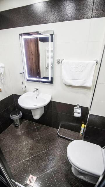 Фото номера Стандартный двухместный номер с 2 отдельными кроватями Мини-отель Hotel Juralius г. Тбилиси 16