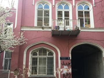 Фото номера Дом с 1 спальней Дома для отпуска Room in the heart of Tbilisi г. Тбилиси 9