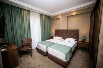 Фото номера Двухместный номер с 2 отдельными кроватями и балконом Отель Grand Hotel Mimino г. Тбилиси 16