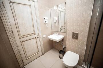 Фото номера Двухместный номер с 2 отдельными кроватями и балконом Отель Grand Hotel Mimino г. Тбилиси 5