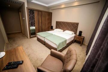 Фото номера Просторный двухместный номер с 2 отдельными кроватями Отель Grand Hotel Mimino г. Тбилиси 5