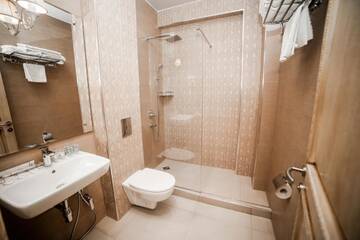 Фото номера Семейный люкс с балконом Отель Grand Hotel Mimino г. Тбилиси 8