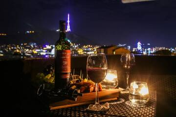 Фото номера Семейный люкс с балконом Отель Grand Hotel Mimino г. Тбилиси 12