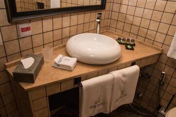 Фото номера Семейный номер с балконом Отель Hotel Adamo г. Тбилиси 6