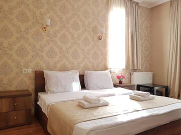 Фото номера Двухместный номер Делюкс с 1 кроватью и балконом Отель Gold Line Hotel г. Тбилиси 4