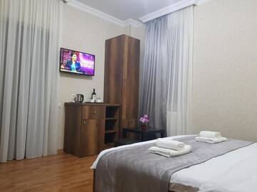 Фото номера Двухместный номер с 1 кроватью и террасой Отель Gold Line Hotel г. Тбилиси 2