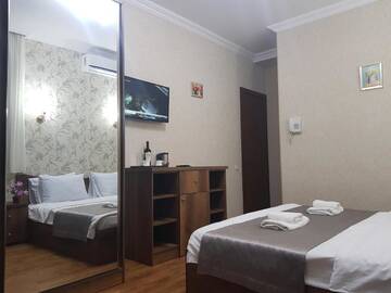 Фото номера Двухместный номер Делюкс с 1 кроватью и балконом Отель Gold Line Hotel г. Тбилиси 5