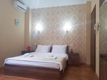 Фото номера Двухместный номер с 1 кроватью и террасой Отель Gold Line Hotel г. Тбилиси 5