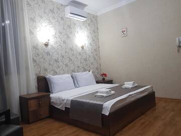 Фото номера Двухместный номер Делюкс с 1 кроватью и балконом Отель Gold Line Hotel г. Тбилиси 5