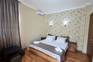 Фото номера Двухместный номер с 1 кроватью и террасой Отель Gold Line Hotel г. Тбилиси 3