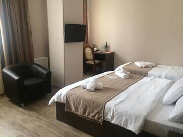 Фото номера Стандартный трехместный номер Отель Hotel Triston г. Тбилиси 19