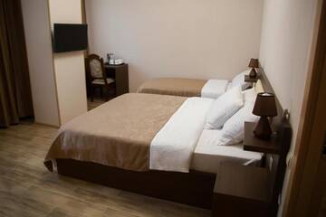 Фото номера Стандартный трехместный номер Отель Hotel Triston г. Тбилиси 25