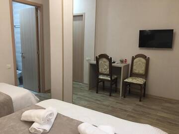 Фото номера Стандартный трехместный номер Отель Hotel Triston г. Тбилиси 23