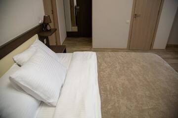 Фото номера Стандартный трехместный номер Отель Hotel Triston г. Тбилиси 12