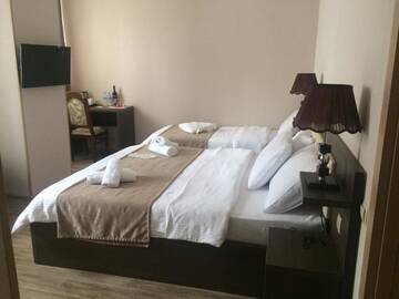 Фото номера Стандартный трехместный номер Отель Hotel Triston г. Тбилиси 7