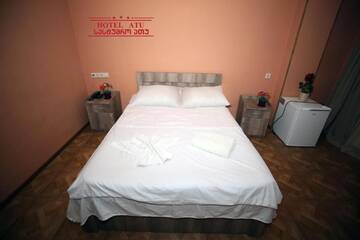 Фото номера Двухместный номер с 1 кроватью и собственной ванной комнатой Отель Hotel Atu г. Тбилиси 5